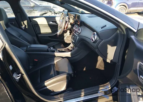 2018 Mercedes-Benz Cla 250 4Matic z USA, uszkodzony, nr VIN WDDSJ4GB9JN653182